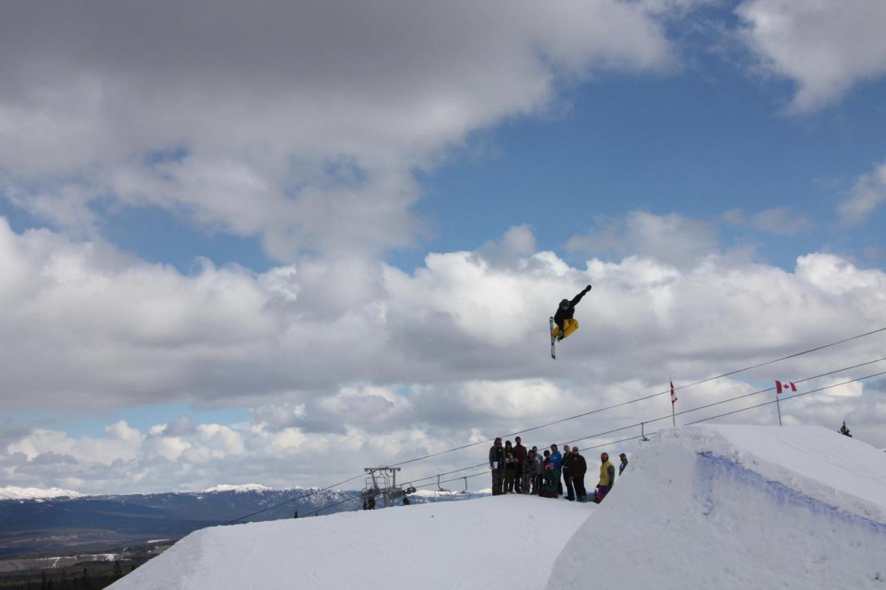 Elite Hotel -Downtown Center- "Ski & Northern Light Tour" "Hot Spring Tour "Long-Term Stay" Whitehorse Exterior foto